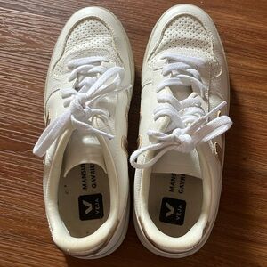 Veja Leather Tennies